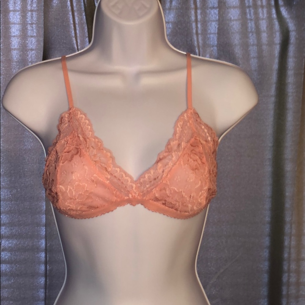 🌹🌺🌸Aritzia Lace Bralet NWT🌹🌺🌸